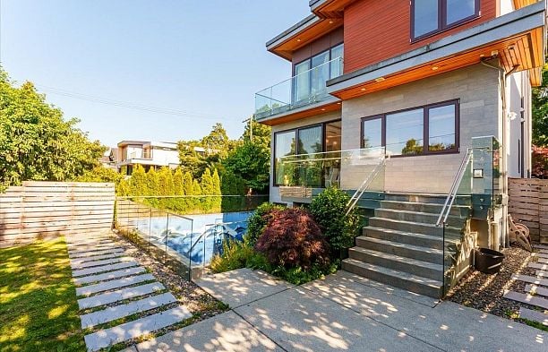 3011 W 27th Avenue MacKenzie Heights
