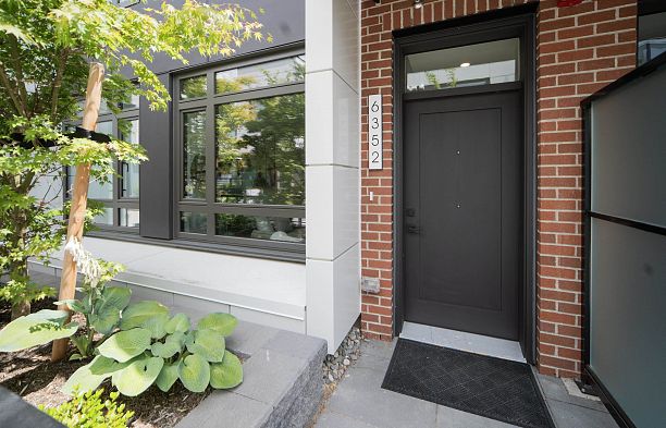6352 Oak Street Oakridge VW