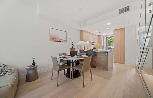 6352 Oak Street Oakridge VW