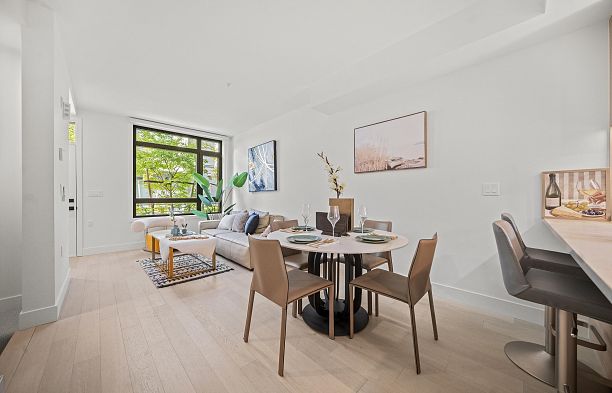 6352 Oak Street Oakridge VW