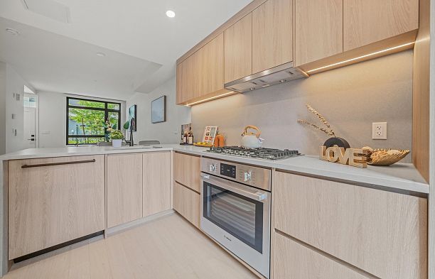 6352 Oak Street Oakridge VW