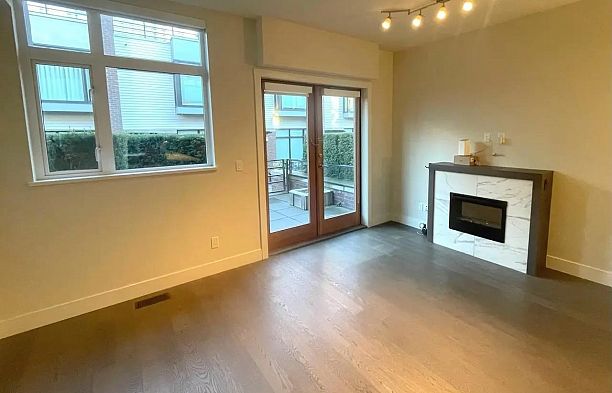 6180 Oak Street Oakridge VW