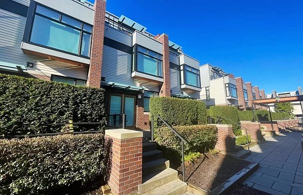 6180 Oak Street Oakridge VW