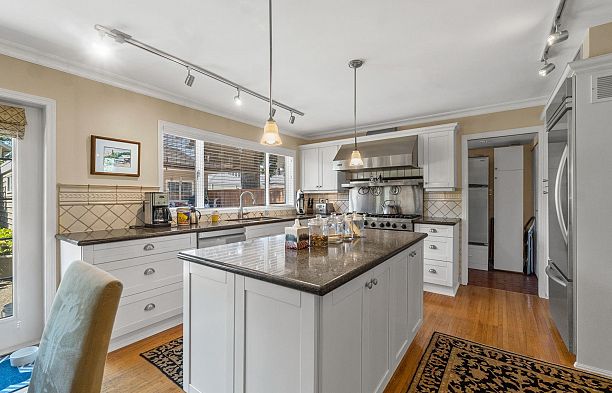 7215 Wiltshire Street South Granville