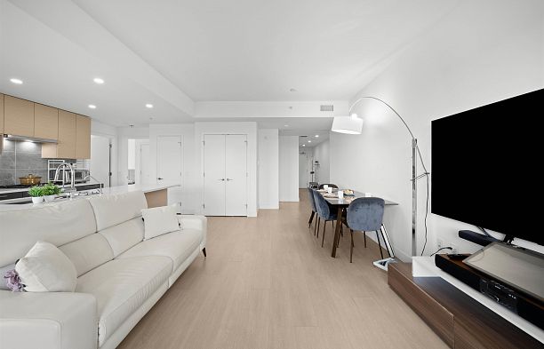 301 8888 Osler Street Marpole