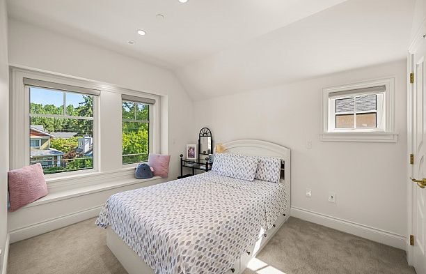3838 W 50th Avenue Southlands