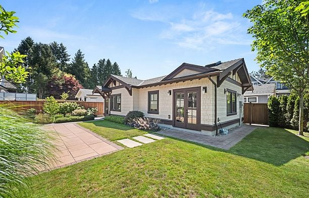 3838 W 50th Avenue Southlands