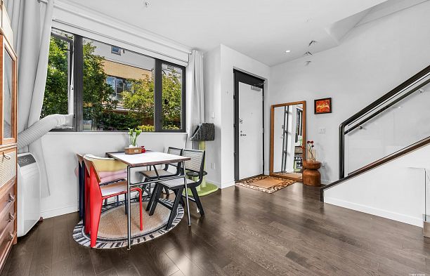 6426 Ash Street Oakridge VW