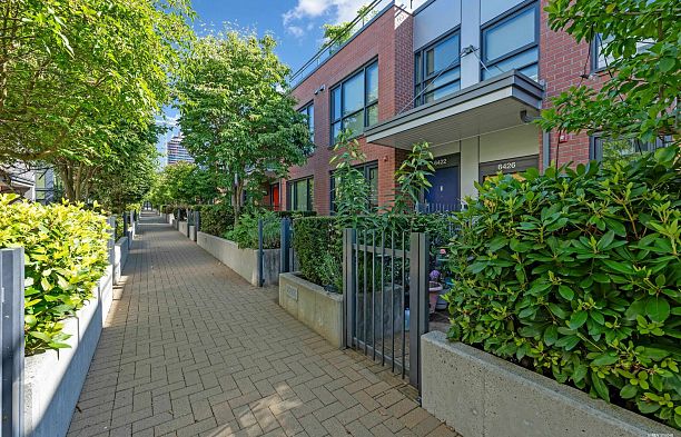 6426 Ash Street Oakridge VW