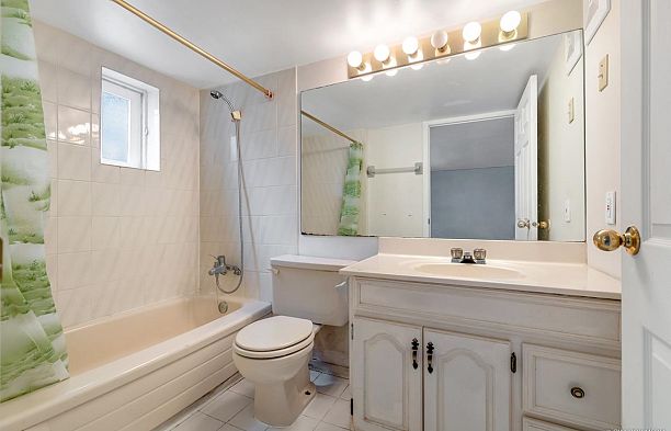 1603 W 49th Avenue South Granville