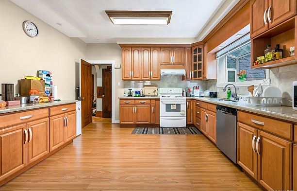 1603 W 49th Avenue South Granville