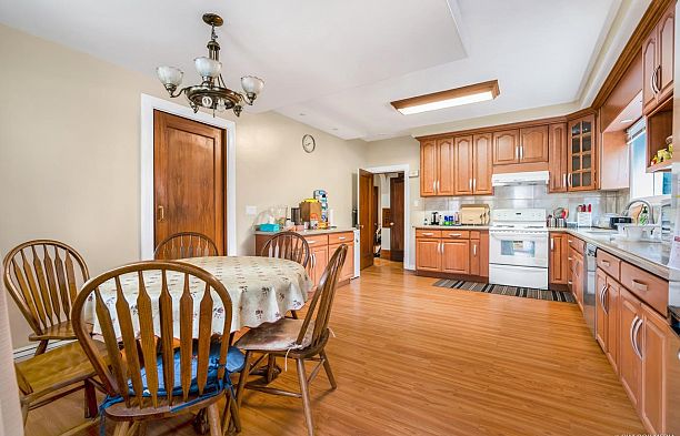 1603 W 49th Avenue South Granville
