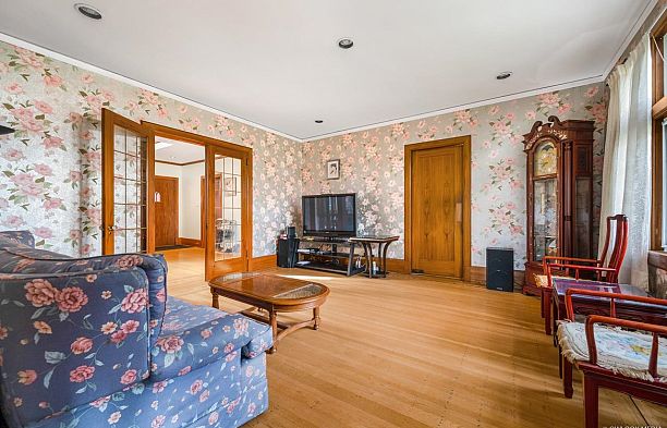 1603 W 49th Avenue South Granville