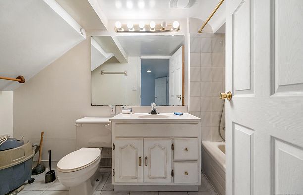 1603 W 49th Avenue South Granville
