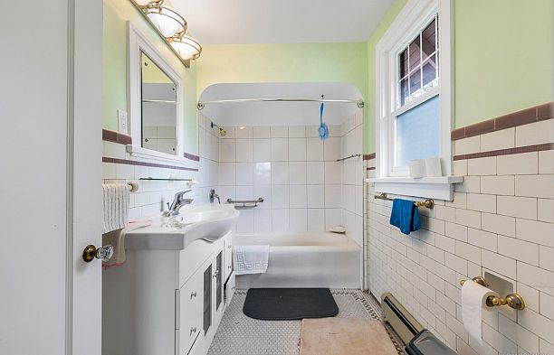 1603 W 49th Avenue South Granville