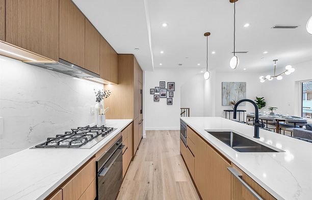 1016 W 52nd Avenue South Granville