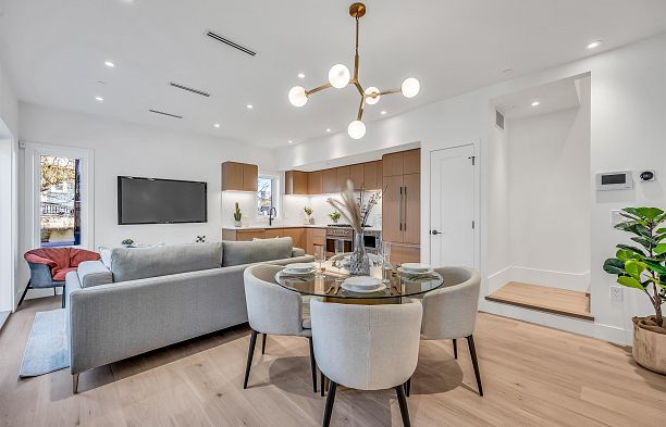 1008 W 52nd Avenue South Granville
