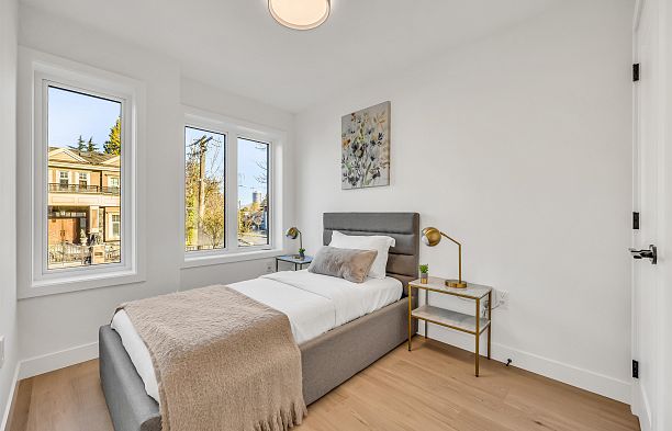 1008 W 52nd Avenue South Granville