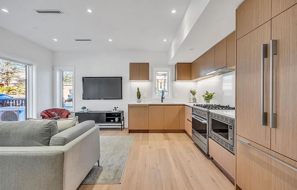 1008 W 52nd Avenue South Granville