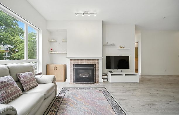 205 6198 Ash Street Oakridge VW