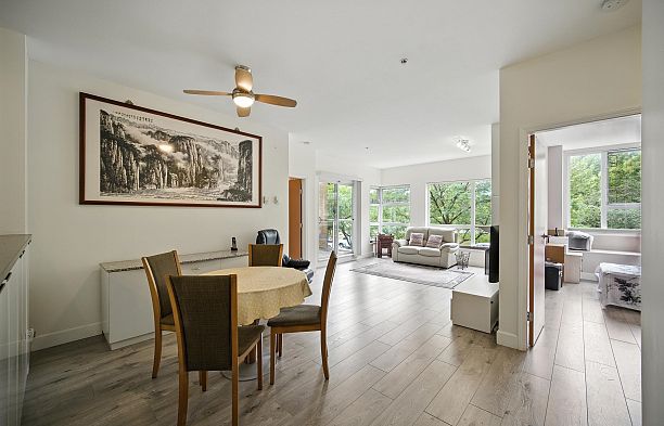 205 6198 Ash Street Oakridge VW