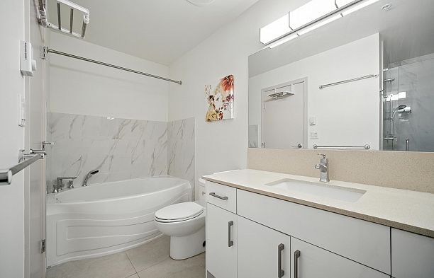 205 6198 Ash Street Oakridge VW