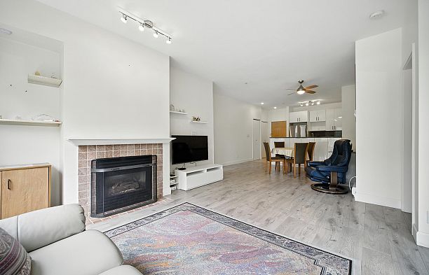205 6198 Ash Street Oakridge VW
