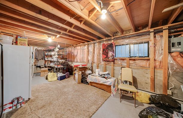 2755 Alamein Avenue Arbutus