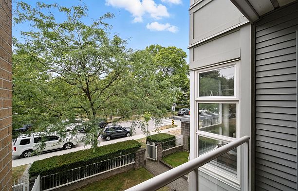 205 6198 Ash Street Oakridge VW