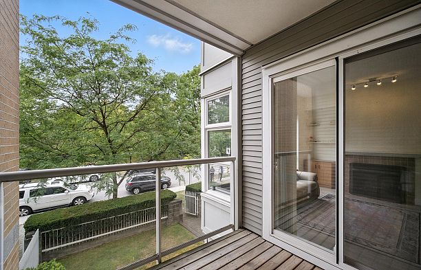 205 6198 Ash Street Oakridge VW