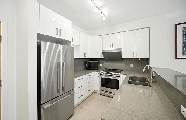 205 6198 Ash Street Oakridge VW