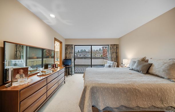 2755 Alamein Avenue Arbutus