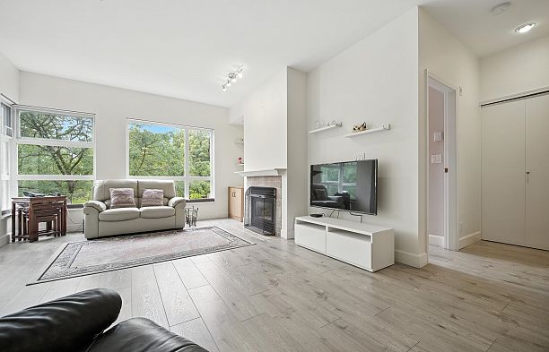 205 6198 Ash Street Oakridge VW