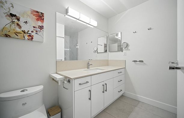 205 6198 Ash Street Oakridge VW