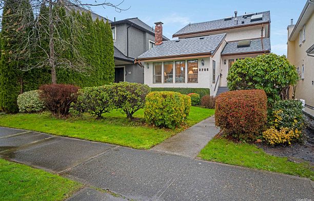 2755 Alamein Avenue Arbutus