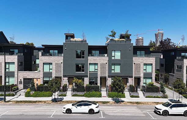 153 785 W 49th Avenue Oakridge VW