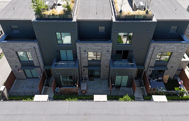 153 785 W 49th Avenue Oakridge VW
