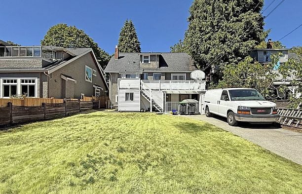 3072 W 28th Avenue MacKenzie Heights