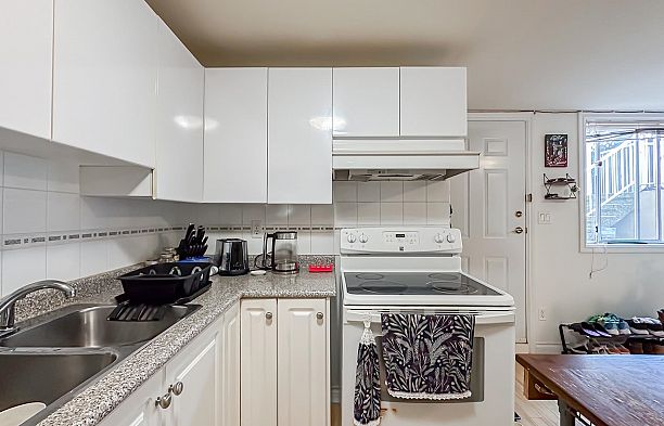 2137 W 20th Avenue Arbutus