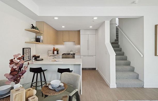 242 1014 W 47th Avenue South Granville