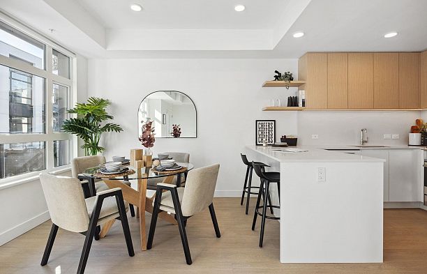 242 1014 W 47th Avenue South Granville