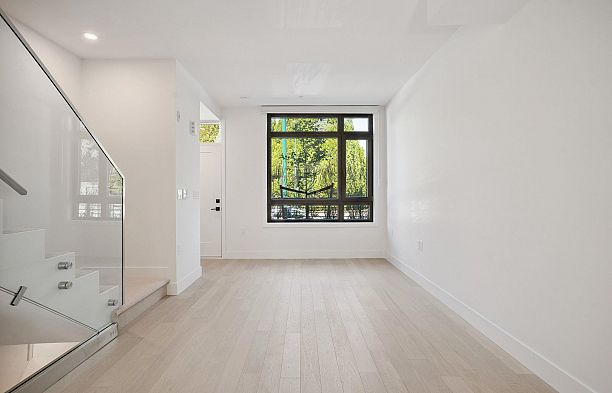 6268 Oak Street Oakridge VW