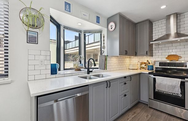 20 3437 W 4th Avenue Kitsilano