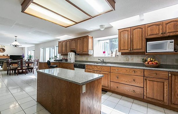 3662 W 49th Avenue Southlands