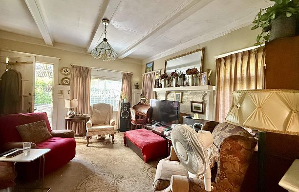 211 E 38th Avenue Main