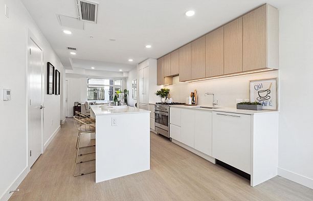 213 1008 W 47th Avenue South Granville