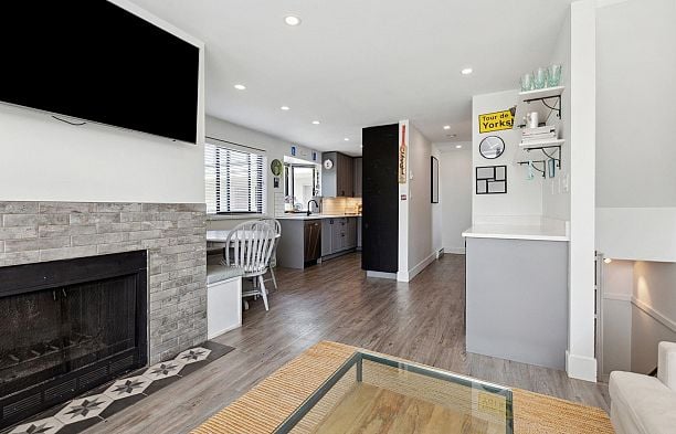 20 3437 W 4th Avenue Kitsilano