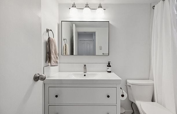 20 3437 W 4th Avenue Kitsilano