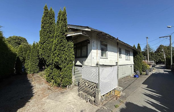 211 E 38th Avenue Main