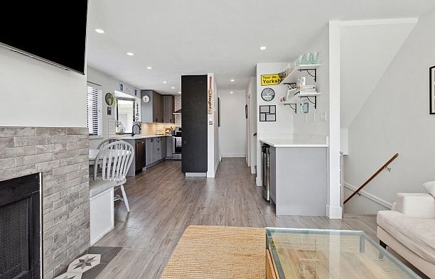 20 3437 W 4th Avenue Kitsilano